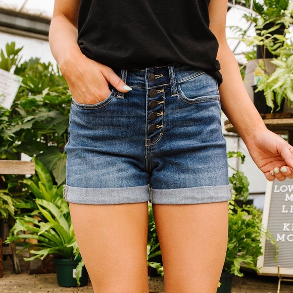 Judy Blue Pants - Judy Blue On the Fly Medium Wash Shorts